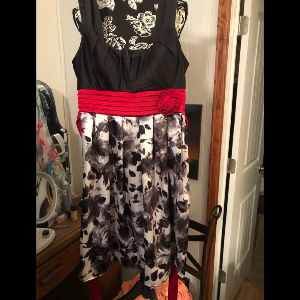 City Triangle black and red evening dress